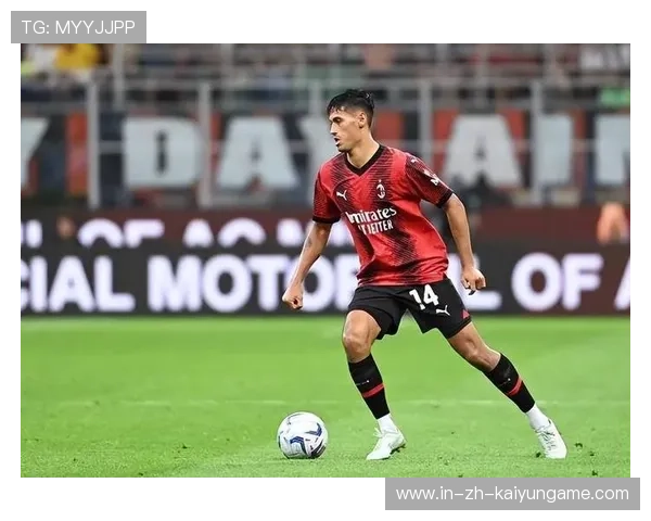 AC米兰门前的脚后跟配合堪称妙传